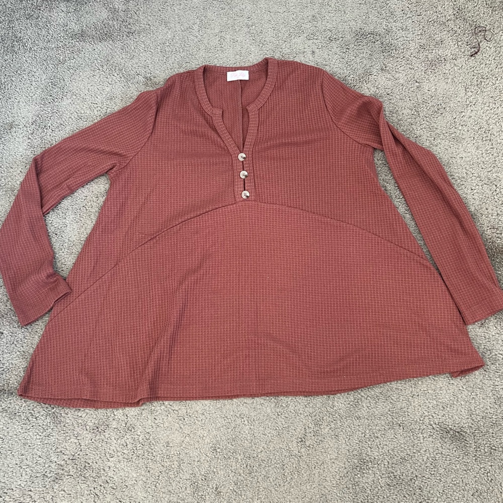 Pink Lily HOLDING YOU TIGHT BRICK HENLEY WAFFLE KNIT BLOUSE